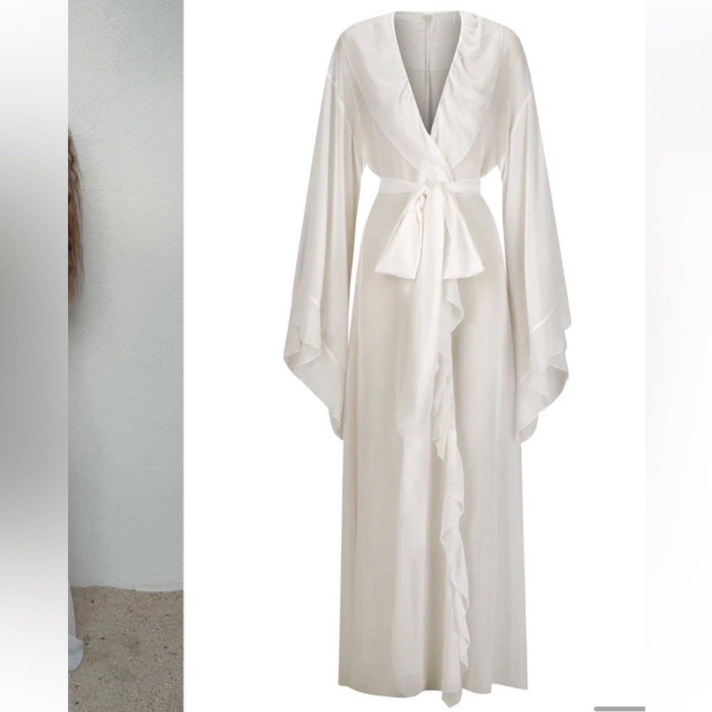 Hannah Robe Ivory - Picture 9 of 10